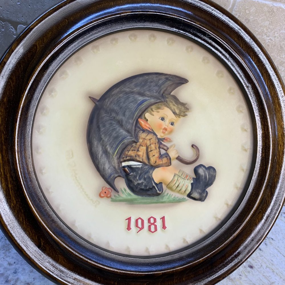 Hummel Umbrella Boy 1981 plate with wood frame